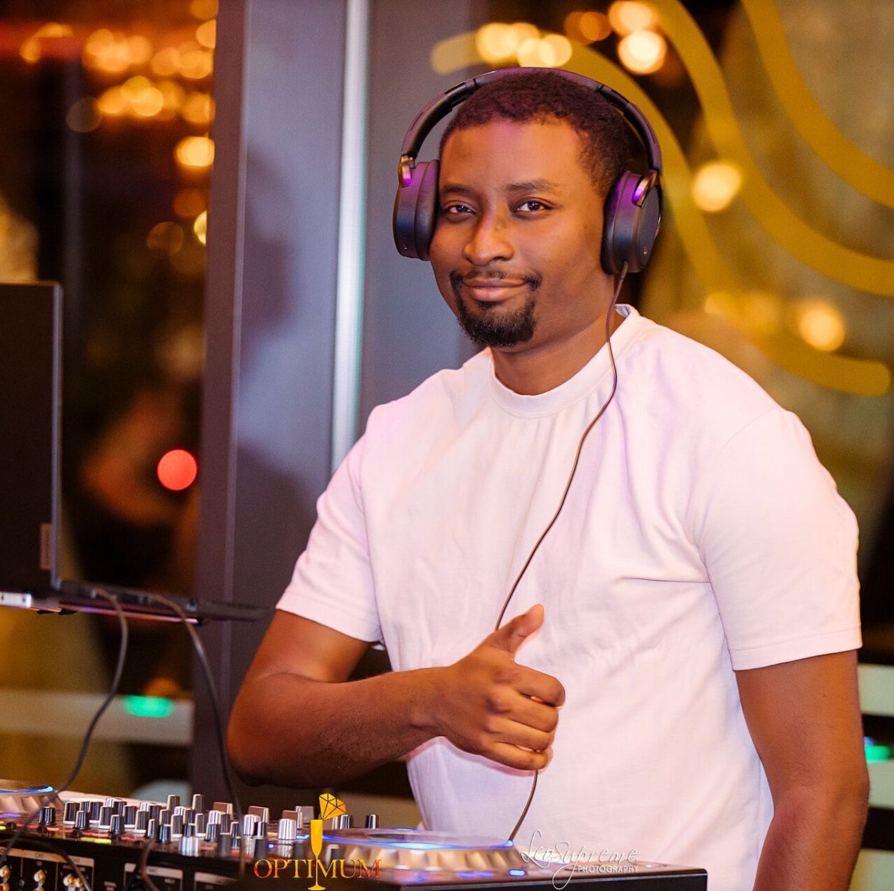DJ Gatien am DJ-Pult